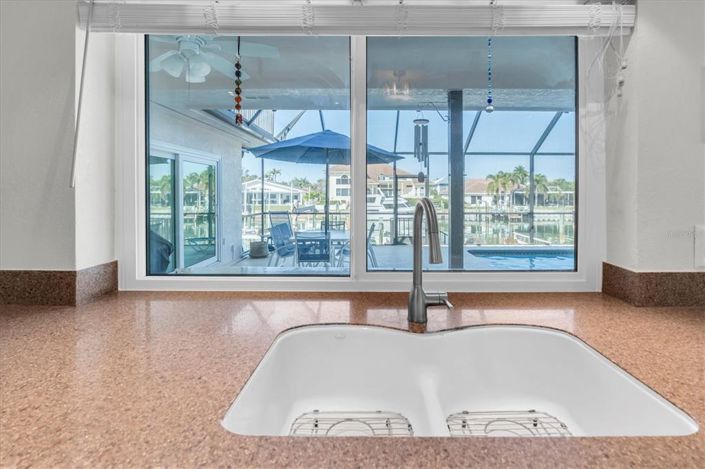 Image No.5-4 Bed Property for sale