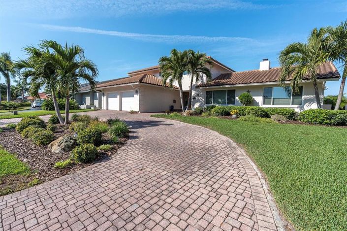 Image No.55-4 Bed Property for sale