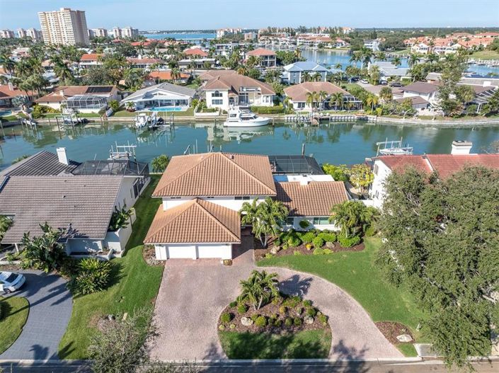 Image No.6-4 Bed Property for sale