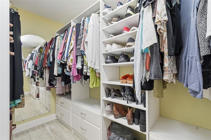 Image No.28-3 Bed Property for sale