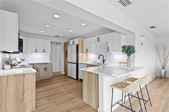 Image No.10-4 Bed Property for sale