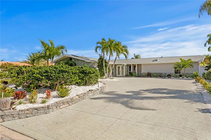 Image No.2-4 Bed Property for sale