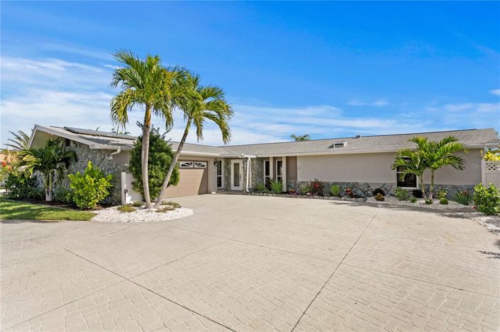 Image No.35-4 Bed Property for sale