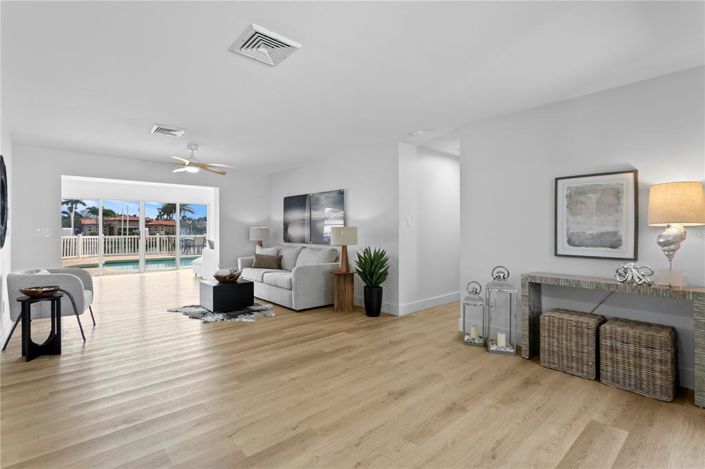 Image No.4-4 Bed Property for sale