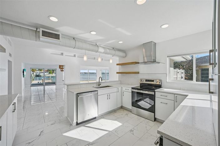 Image No.14-4 Bed Property for sale