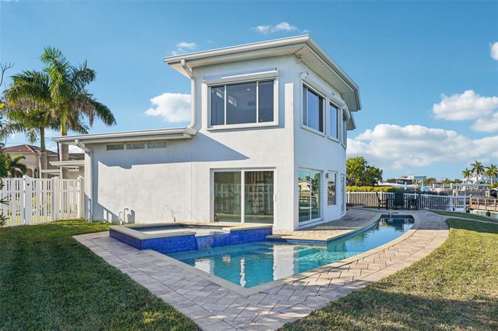 Image No.30-4 Bed Property for sale