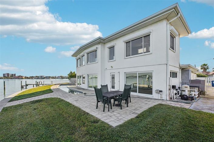 Image No.32-4 Bed Property for sale