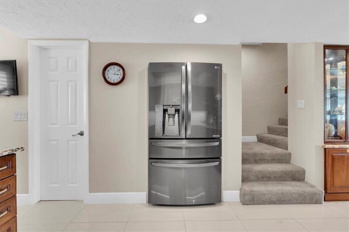 Image No.12-2 Bed Townhouse for sale