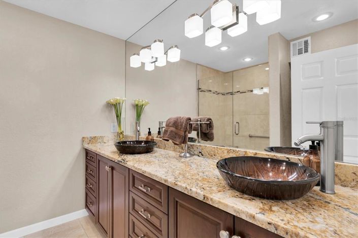 Image No.25-2 Bed Townhouse for sale