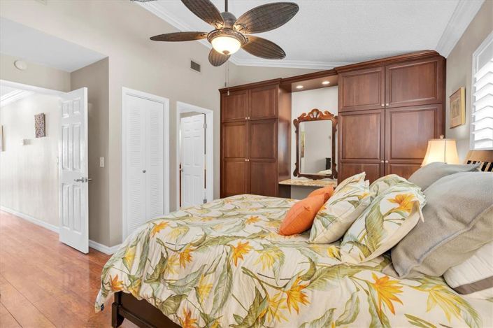 Image No.30-2 Bed Townhouse for sale