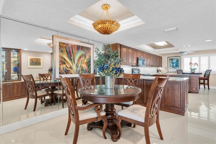 Image No.9-2 Bed Townhouse for sale