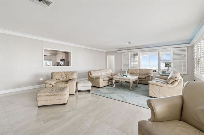 Image No.18-6 Bed Property for sale