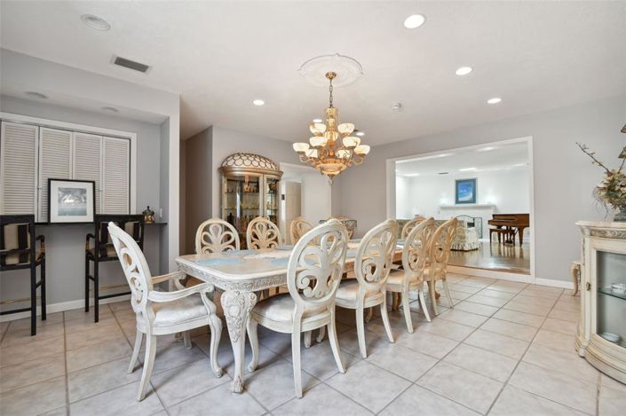 Image No.20-6 Bed Property for sale