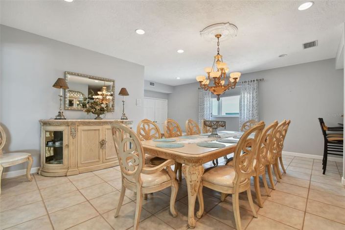 Image No.21-6 Bed Property for sale