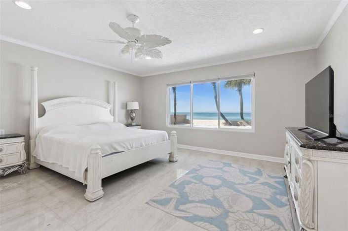 Image No.22-6 Bed Property for sale