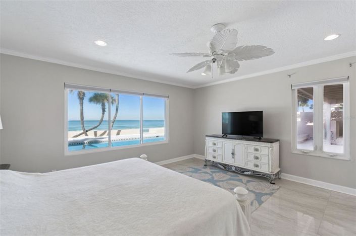 Image No.24-6 Bed Property for sale