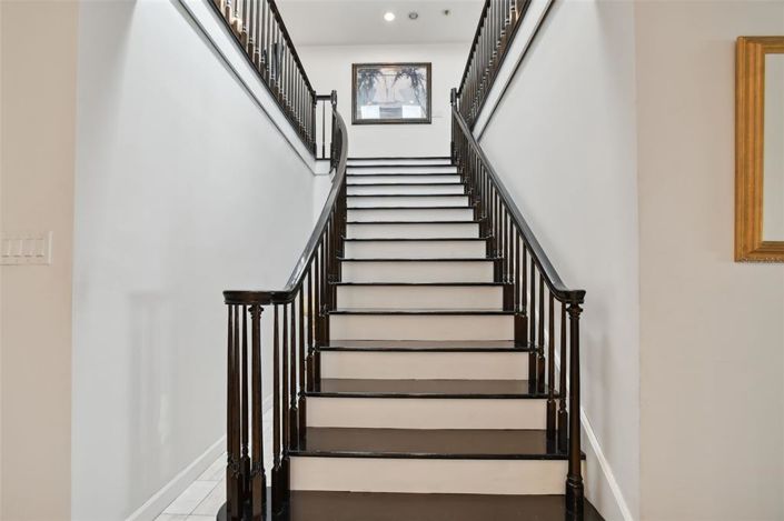 Image No.32-6 Bed Property for sale