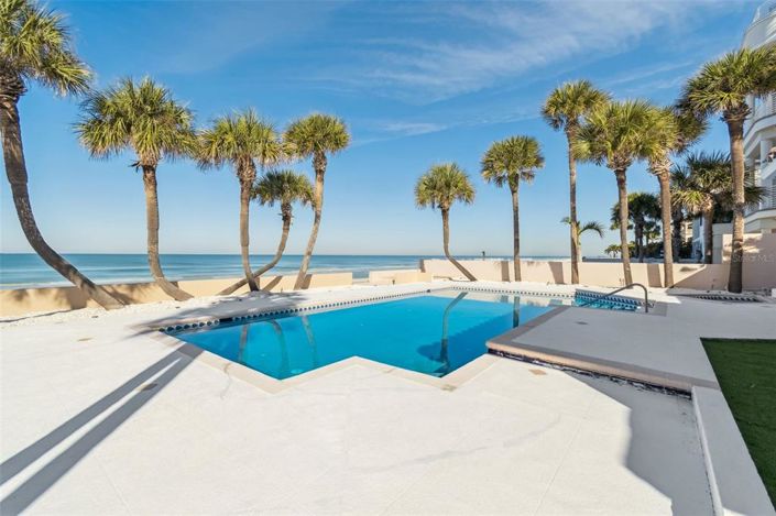 Image No.4-6 Bed Property for sale