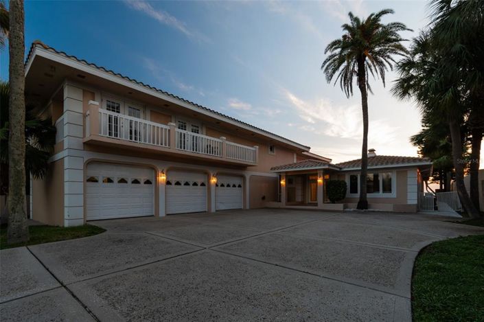 Image No.44-6 Bed Property for sale