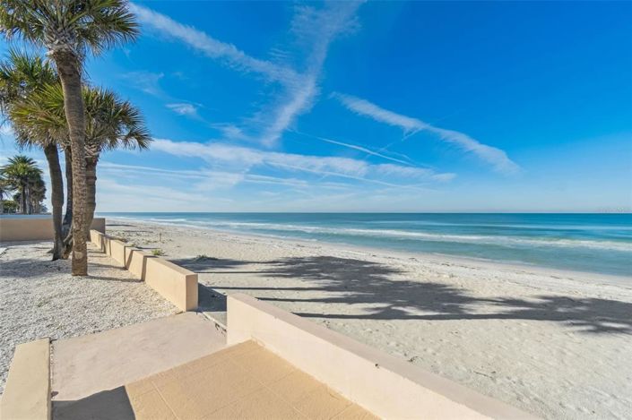 Image No.5-6 Bed Property for sale