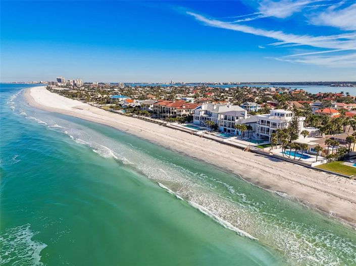 Image No.52-6 Bed Property for sale