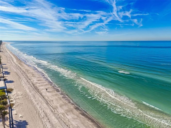 Image No.54-6 Bed Property for sale