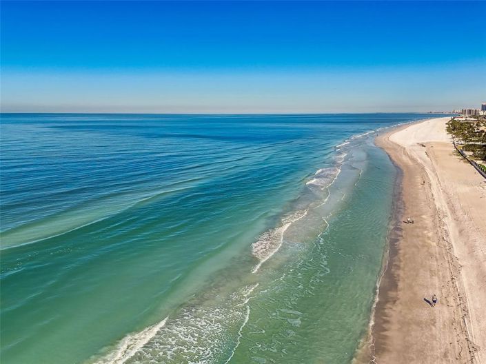 Image No.55-6 Bed Property for sale