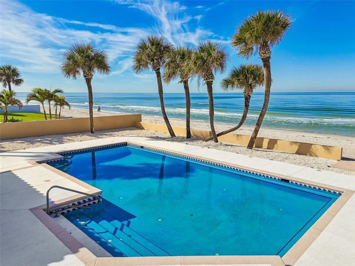 Image No.57-6 Bed Property for sale