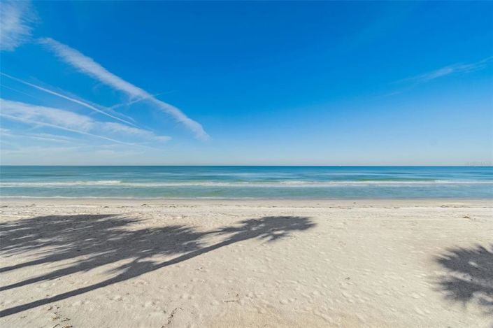 Image No.6-6 Bed Property for sale