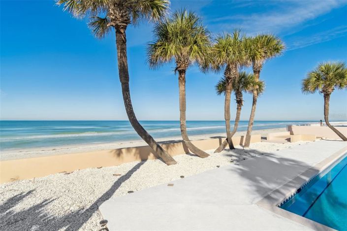 Image No.60-6 Bed Property for sale