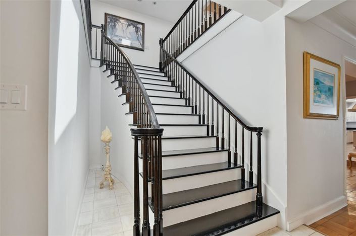 Image No.8-6 Bed Property for sale