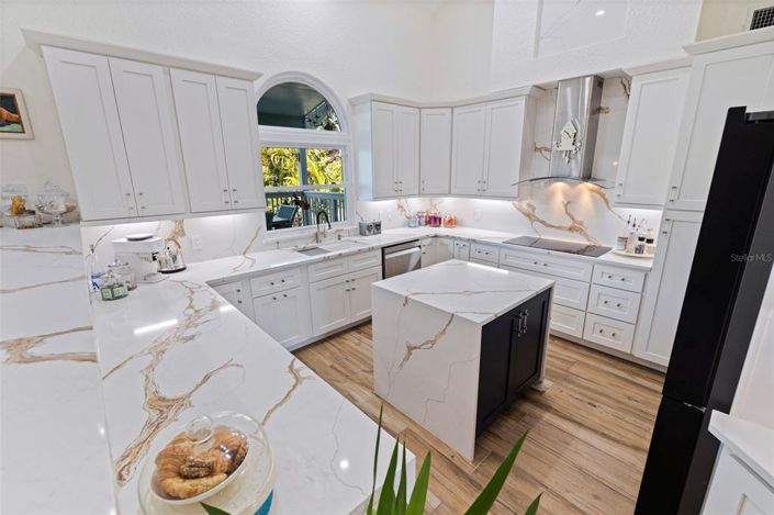 Image No.6-4 Bed Property for sale