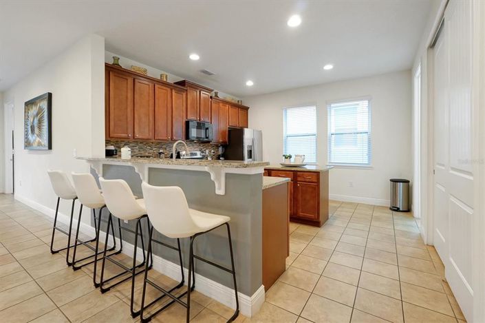 Image No.10-6 Bed Property for sale