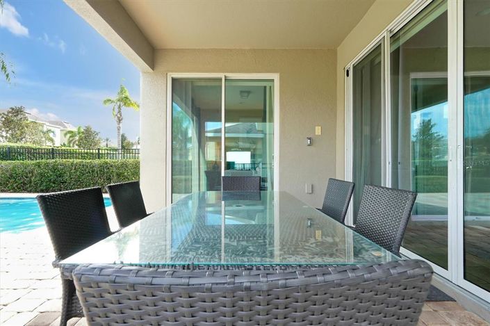 Image No.18-6 Bed Property for sale