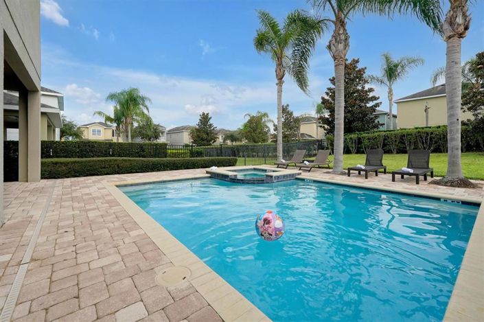 Image No.22-6 Bed Property for sale