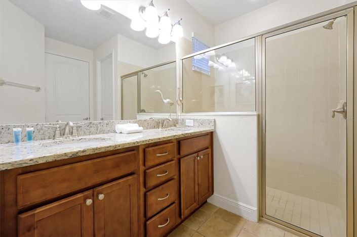 Image No.30-6 Bed Property for sale