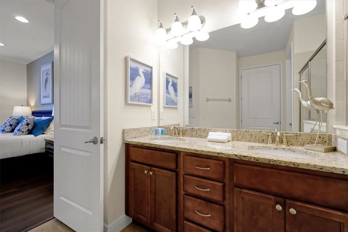 Image No.32-6 Bed Property for sale