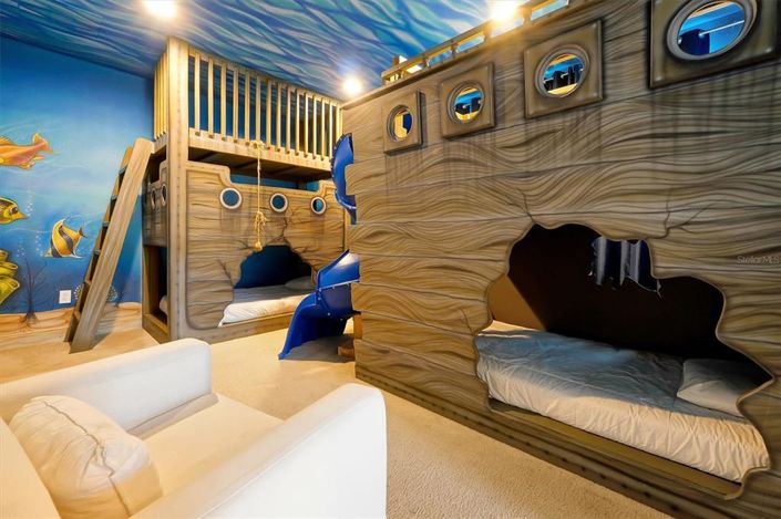 Image No.44-6 Bed Property for sale