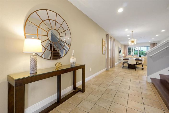 Image No.5-6 Bed Property for sale