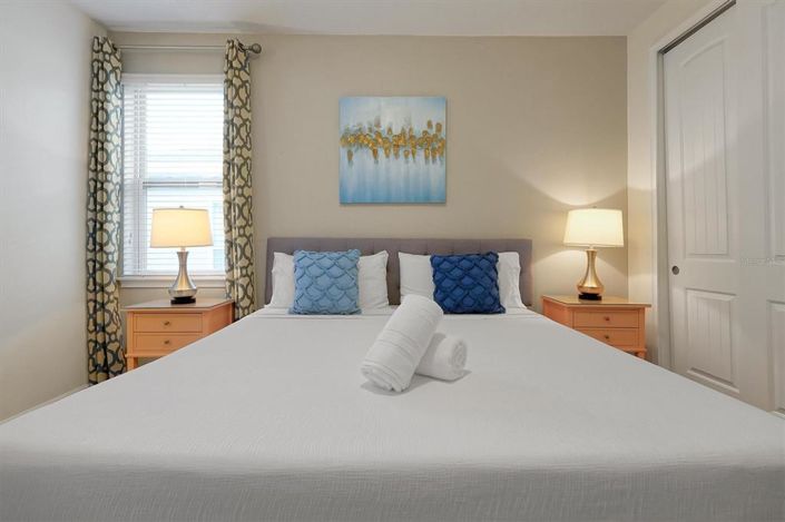 Image No.50-6 Bed Property for sale