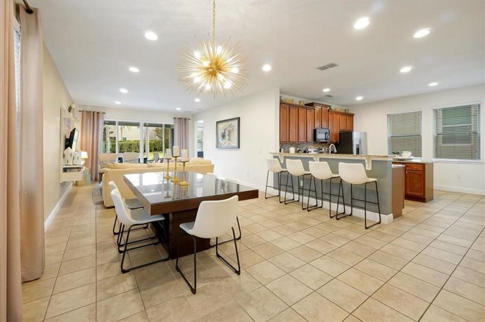 Image No.6-6 Bed Property for sale