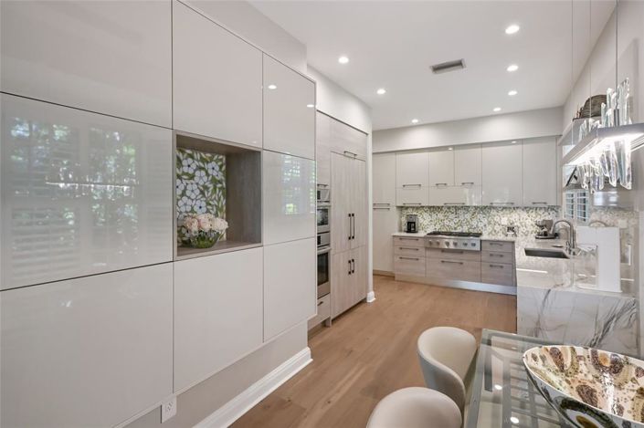 Image No.14-4 Bed Property for sale