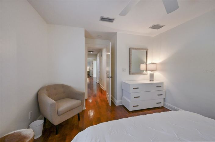 Image No.25-4 Bed Property for sale