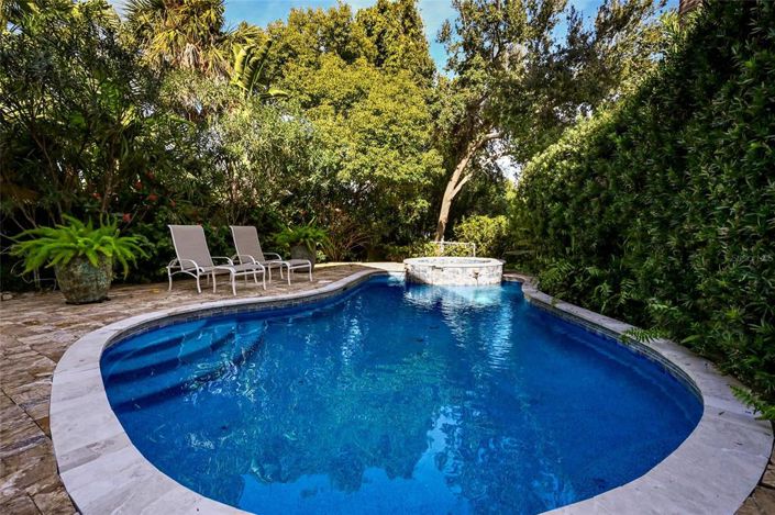 Image No.30-4 Bed Property for sale