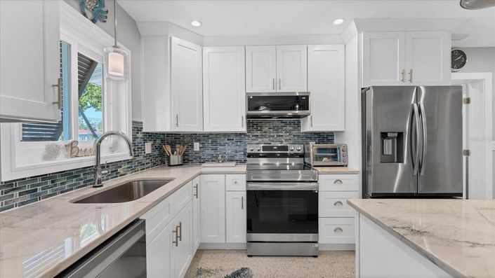 Image No.28-3 Bed Property for sale