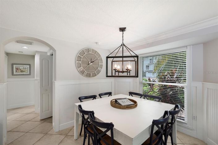 Image No.12-5 Bed Property for sale