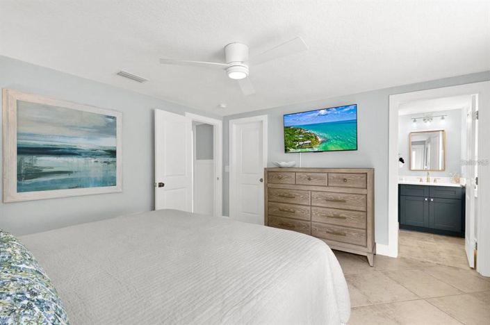 Image No.20-5 Bed Property for sale