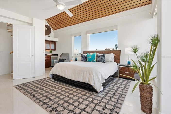 Image No.19-3 Bed Property for sale