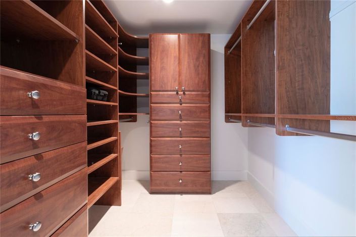 Image No.24-3 Bed Property for sale