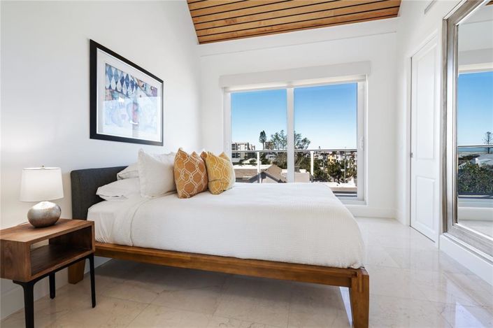 Image No.27-3 Bed Property for sale